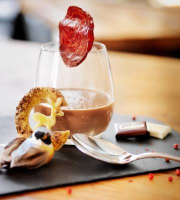 Caotina Original-Weissweinsuppe mit Caotina blanc Randenchips